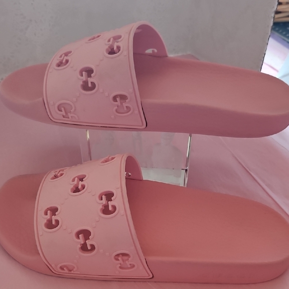 Gucci Blush Pink Logo Slides - Picture 7 of 16